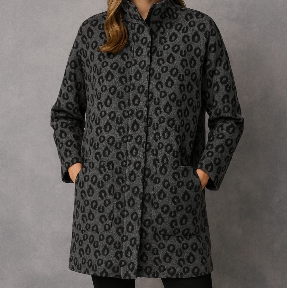Old Navy Gray Leopard Print‎ Teddy Jacket